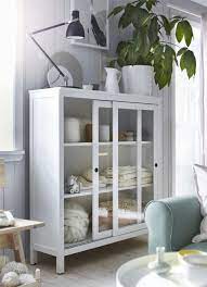 Ikea Deutschland Hemnes Vitrine Im Wohnzimmer Mit Strickutensilien Fur Den Herbst Meinikea Living Room Glass Cabinet Living Room Cabinets Ikea Living Room
