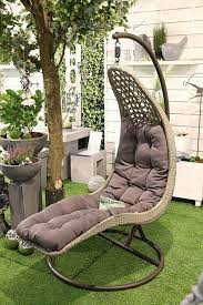 Hangesessel Mit Gestell Aus Rattan Im Garten Rattan Mobel Garten Hangesessel Mit Gestell Hangesessel Garten