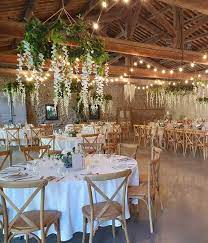 Quelque soit le nombre d'invités, la magnanerie met à votre disposition une salle climatisée et chauffée de 520 m2 avec véranda, le jardin, la terrasse de 200 m2, une salle de repos. Lieu De Reception Avec Salle De Mariage Vaucluse Provence