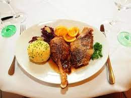 Weihnachtsgans Rezept Von Alfons Schuhbeck Gastro Weihnachtsgans Rezept Gansebraten Rezept Schuhbeck Rezepte