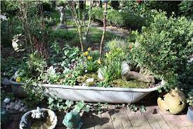 Bepflanzte Zinkwanne Bilder Und Fotos Zinkwanne Bepflanzen Alte Badewanne Wasserhahn Garten