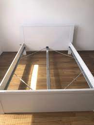 Zu Verkaufen Steht Ein Bettgestell Von Ikea Es Handelt Sich Um Ein Bett Aus Der Brusali Reihe Es Ikea Bett 140x200 In Niedersa Ikea Bett Bett 140x200 Ikea