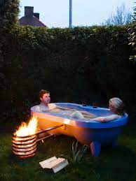 Schaumparty In Der Badewanne Badewanne Garten Gartenbadewanne Hintergarten