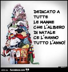Dedicato A Tutte Le Mamme Che L Albero Di Natale Ce L Hanno Tutto L Anno Immagini Divertenti Immagini Citazioni Divertenti Natale Divertente
