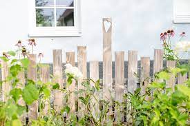 Zaunelement Im Staudenbeet Pomponetti Garten Gartendekoration Staudenbeet