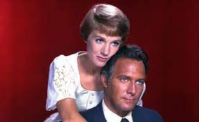 After plummer had been introduced onstage, ganis asked him, should we bring out julie? 4b5w4tudz Uktm