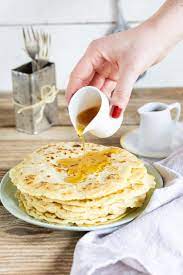 Pfannkuchen Vegan Zubereitet Liegen Auf Einem Teller Mit Einer Gabel Leckere Vegane Rezepte Pfannkuchen Rezepte