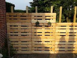 Paletten Recycling Sichtschutz Bauanleitung Zum Selber Bauen Selber Machen Zaun Selbstgemacht Diy Gartenprojekte Diy Gartendekoration