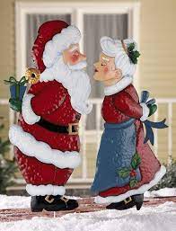 Amazon Com Collections Etc Kissing Clauses Christmas Outdoor Garden Stakes Mrs Cla Christmas Yard Art Christmas Yard Decorations Christmas Lawn Decorations