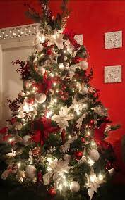 Red And White Christmas Tree Done By Natty S Decorated With Red Berrie Christmas Tree Decorations White Christmas Tree Decorations Red And Gold Christmas Tree