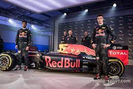 Daniel Ricciardo Daniil Kvyat Red Bull Racing At Red Bull Racing Livery Launch Formula 1 Photos Red Bull Racing Red Bull Racing