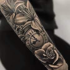 Para se ter uma ideia, essa flor é consagrada a várias deusas, dentre ♡ instant download tattoo design | clock and roses design to download, print and get tattooed by your tattoo artist. 2 Clocks And Rose Tattoo Sleeve Tattoos With Roses And Clocks