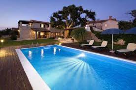 Super Last Minute Angebot Traumschones Ferienhaus Mit Pool Und Fernblick Auf Das Meer In Istrien Kr Istrien Ferienhaus Ferienhaus Kroatien Am Meer Ferienhaus