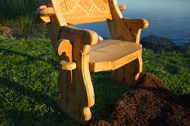 Viking Carving Wikinger Schnitzerei Und Mobel Viking Decor Medieval Furniture Woodworking Inspiration