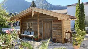 Almhutte Mit Blick In Die Berge Uriges Feeling Auch Zu Hause Haus Gartenhutte Holz Gartenhutte