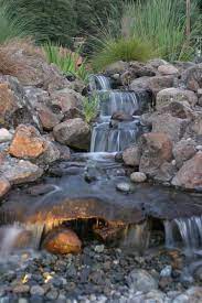 Wasserfall Im Garten Selber Bauen 99 Ideen Wie Sie Die Harmonie Der Natur Geniessen Wasserfall Garten Teichlandschafts Wasserelemente Im Freien