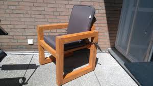 Ein einfacher holzstuhl tut es jedoch auch. Ein Gartenstuhl Aus Holz Selber Bauen Build A Wooden Garden Chair Yourself Youtube