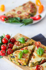 Polenta Pizza Mit Tomaten Und Spinat Ein Schnelles Rezept Fur Kinder Rezept Gesunde Rezepte Rezepte Polenta Pizza