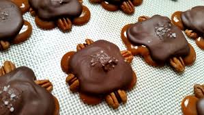 I tried making this recipe as written but the caramel came out so hard that it was inedible. Homemade Chocolate And Caramel Pecan Turtles Big Bear S Wife