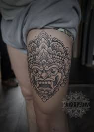 Barong Dotwork Tattoo Indonesian Mask Tattoo Kaatje Tatoeage Ideeen Beentatoeages Tatoeage Japans