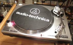 Off The Audiophile Pedestal And Into The Real World We Go With A Review Of Audio Technica S Easy To Set Up 299 95 Usb Turntable Audio Technica Turntable