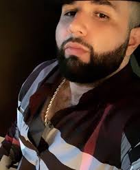 Add interesting content and earn coins. Carin Leon Fotos Chicos Guapos Chicos Guapos Cantantes