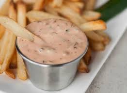 Une Sauce Parfaite Pour Les Frites Et Hamburgers Au Bacon Et Jalapeno Recipe Burger Sauce Homemade Beef Burgers Appetizer Recipes
