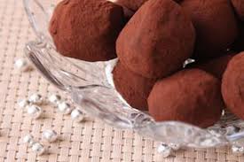 Recette De Truffes Au Chocolat La Meilleure Recette Recette Truffes Au Chocolat Truffes Au Chocolat Noir Truffe Recette