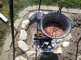 Kessel Feuriges Ungarisches Kesselgulasch Bogracs Gulyas Rezept Rezept Kesselgulasch Gulasch Feuertopf