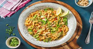 Chilinudeln In Erdnusssosse Rezept Hellofresh Erdnusssosse Lebensmittel Essen Essensrezepte