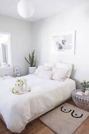 58 Comfy Minimalist Bedroom Decor Ideas Small Rooms Minimalist Bedroom Small Minimalist Bedroom Decor Guest Bedroom Design