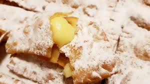 #iorestoincucina stare in casa può avere un gusto nuovo. Iginio Massari Chiacchiere Ripiene Di Crema Pasticcera Ricetta Meravigliosa Facilissima Carnevale Youtube