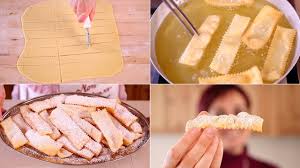 Per prima cosa, sbattete le uova in una ciotola. Chiacchiere Frappe Bugie Di Carnevale Fritte O Cotte Al Forno Ricetta Facile Youtube