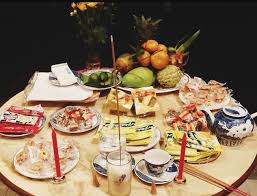 Tất cả được bày lên bàn trang trọng đặt ở trước cửa nhà. Ep27yuueyt1ilm