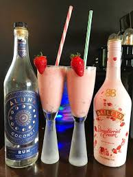 Recipe Strawberries Cream Colada Foodie Explorers Recipe Cocktail Drinks Alcoholic Alcohol Drink Recipes Baileys Drinks