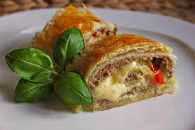 Hackfleisch Blatterteig Strudel Von Renimo Chefkoch Strudel Rezept Rezepte Hackfleisch