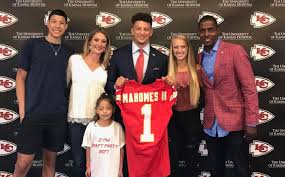 Chiefs qb patrick mahomes' mom had a little fun tweeting during a game in which her son threw for four espn analyst louis riddick took the blame in the fourth quarter after word of randi mahomes'. Who Are Patrick Mahomes Parents Meet The Quarterback S Mom And Dad