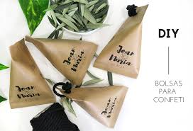 Она работает на износ и даже дома не может побыть наедине с собой. Diy Cajitas Para Arroz Y Confeti Para Bodas Personalizadas El Blog De Envolvis