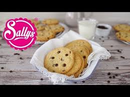 Amerikanische Cookies Sind Gross Aussen Knusprig Und Innen Zart Ich Habe Hier Die Basis Version Mit Bac Kekse Backen Rezept Chocolate Chip Cookies Rezept Kekse