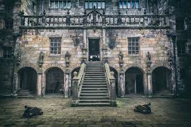 Chillingham Castle Courtyard In Northumberland England Facebook Nbsp Castle Amazing Architecture Castles Interior