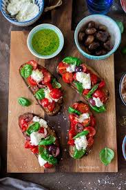 Bruschetta Mit Frischen Tomaten Oliven Mozzarella Rezept Rezepte Bruschetta Mit Tomaten Bruschetta Rezept