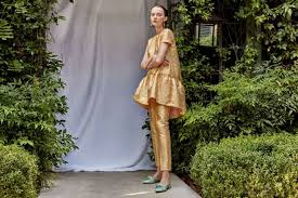 Por eso se trata de un patrón ideal para casi todo tipo de partes de arriba: Blusas Elegantes Para Bodas Que Quedan Igual De Bien Con Pantalon Que Con Falda