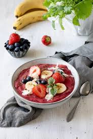 Erdbeer Smoothie Bowl Rezept Sweets Lifestyle Rezept In 2020 Rezepte Erdbeer Smoothie Acai Bowl Rezept