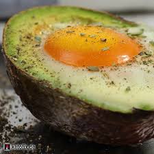 Gefullte Keto Fruhstucks Avocado Mit Ei Ketofix Rezept Avocado Ei Rezepte Ernahrung