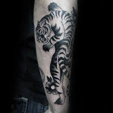 Crawling Tiger Mens Traditional Outer Forearm Tattoo Ideas Tiger Tattoo Design Traditional Tiger Tattoo Outer Forearm Tattoo