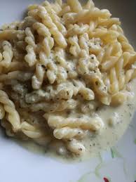 Variation Von Nudeln Mit Kase Krauter Sauce Fast Wie Das Original Von Miracoli Rezept Einfache Gerichte Hauptgericht Rezepte