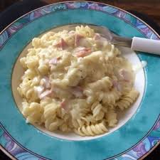 Rezept Fur Schnelle Nudeln Mit Schinken Sahne Sosse Und Schmelzkase Rezept Schinken Kase Sahne Sosse Kase Sahne Sosse Kasesosse Rezept