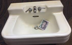 bob dylan's childhood bathroom sink