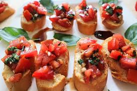 Knusprig Fruchtig Und Aromatisch Bruschetta Ist Ein Idealer Sommersnack Leicht Lecker Und Gesund Passt Sie Perfekt A Rezepte Bruschetta Leckere Vorspeisen