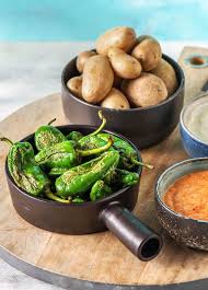 Spanische Platte Mit Pimientos De Padron Rezept Hellofresh Rezept Rezepte Leckere Salate Essen Kochen